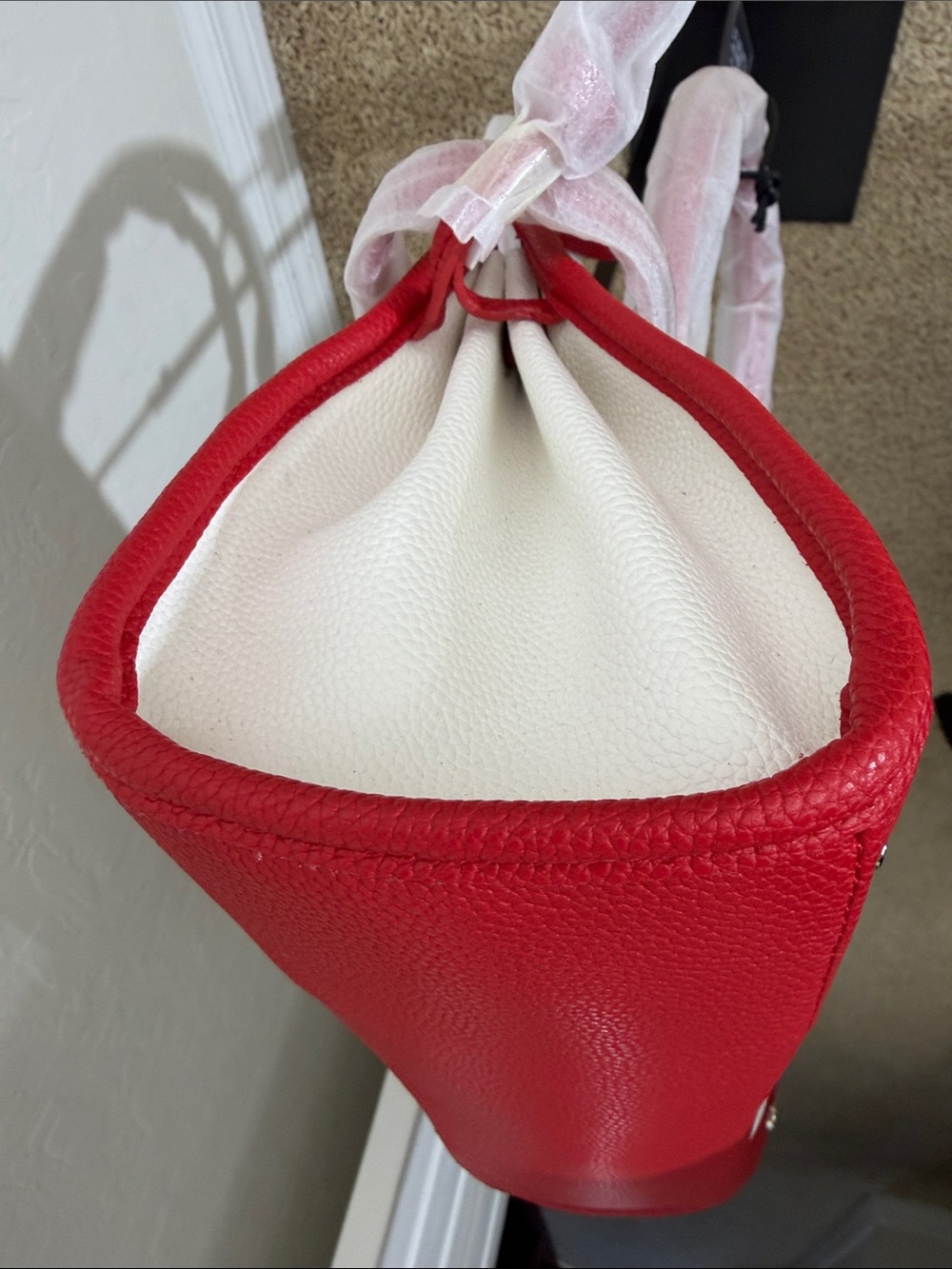 Von Dutch NWT Classic Two-Tone Vegan Leather Bowling Bag Satchel White Red - Picture 5 of 12